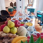 Eight Szálloda 5*